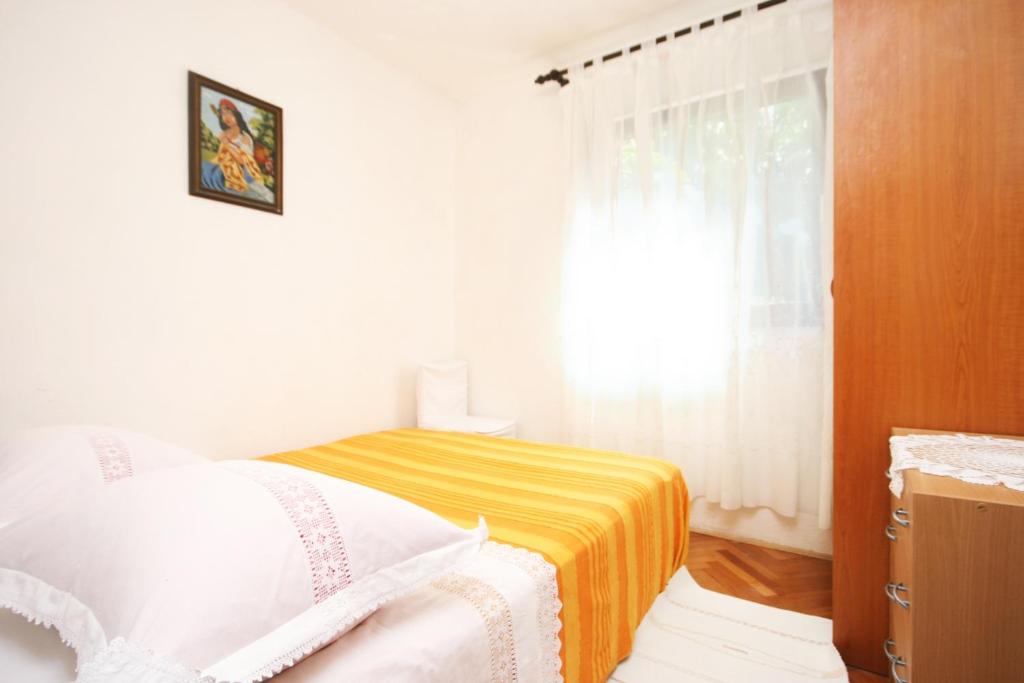 Posteľ alebo postele v izbe v ubytovaní Apartments by the sea Okrug Donji, Ciovo - 6859