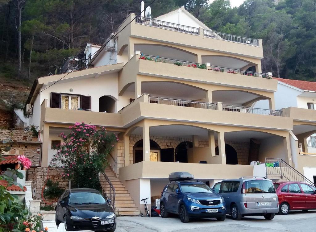 Budova, v ktorej sa apartmán nachádza