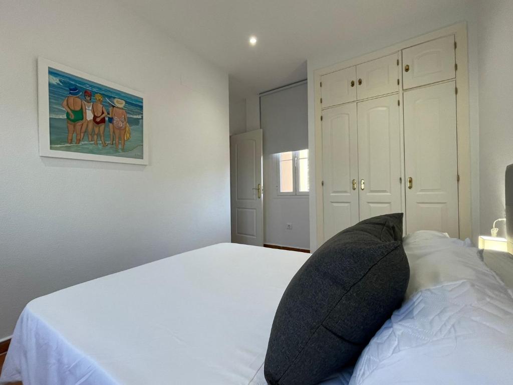 A bed or beds in a room at El Mirador del Coto, Apartamentos Living Sur
