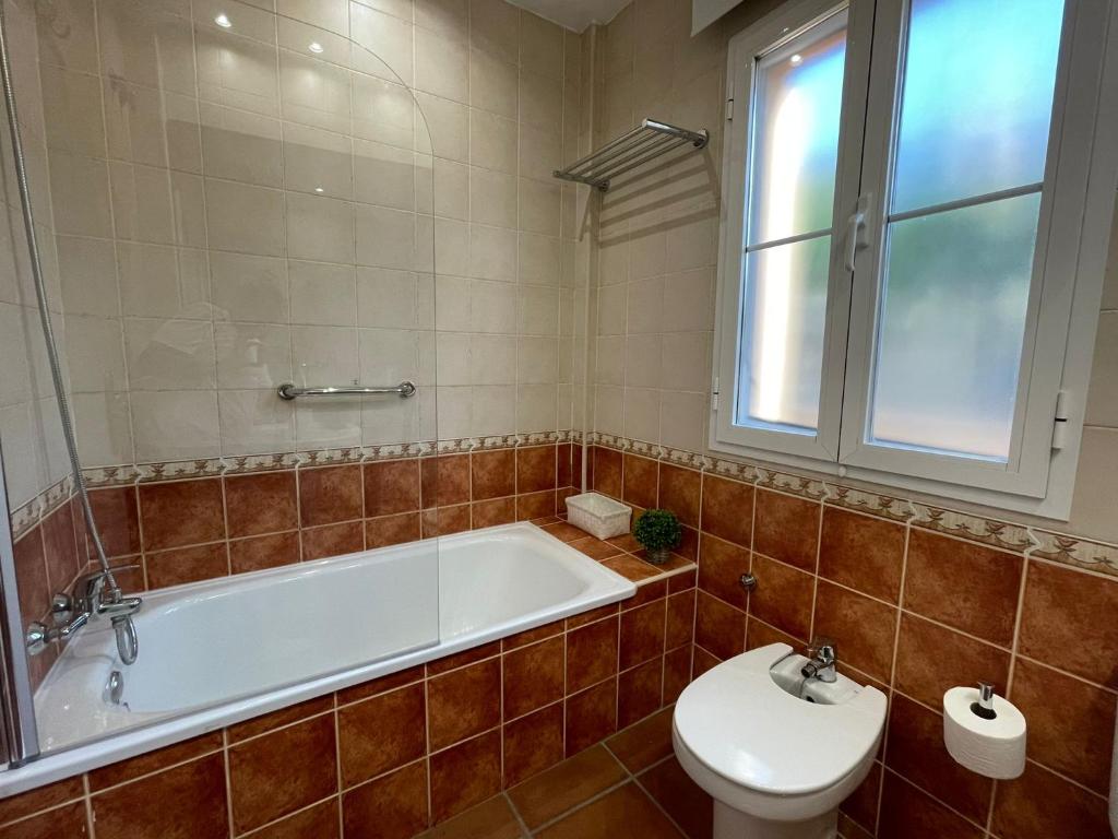 A bathroom at El Mirador del Coto, Apartamentos Living Sur