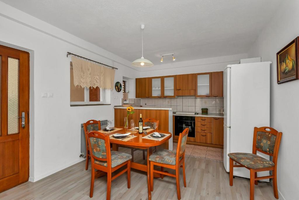 Kuchyň nebo kuchyňský kout v ubytování Apartments and rooms by the sea Baska Voda, Makarska - 2578