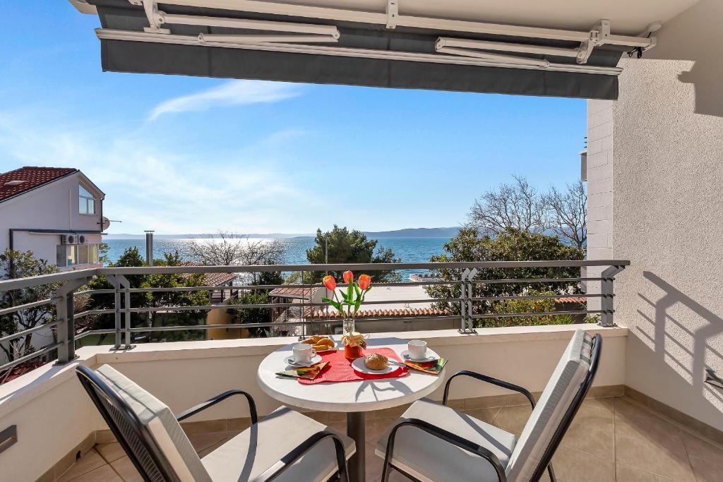 Balkón nebo terasa v ubytování Apartments and rooms by the sea Baska Voda, Makarska - 2578