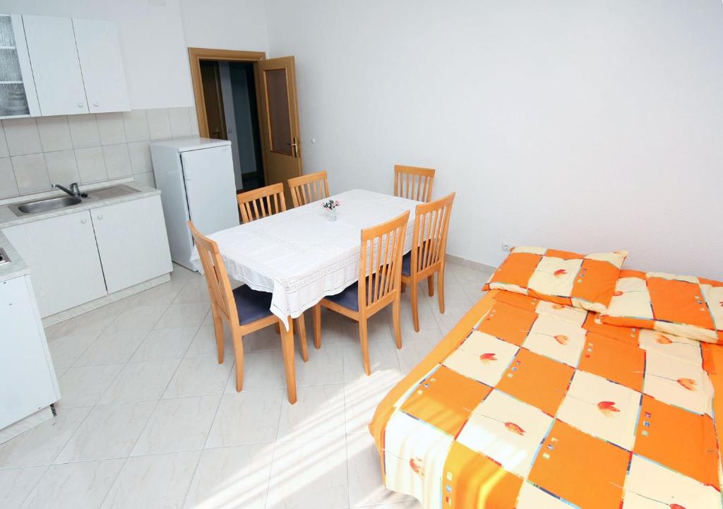 Kuchyňa alebo kuchynka v ubytovaní Apartments with WiFi Seget Vranjica, Trogir - 4870