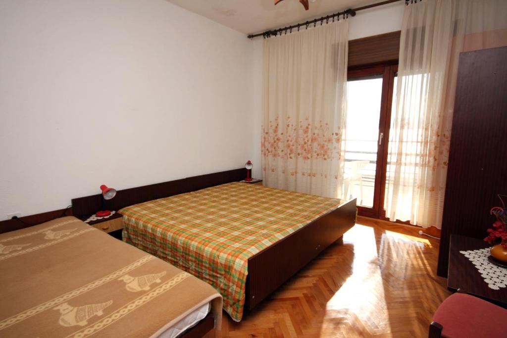 Posteľ alebo postele v izbe v ubytovaní Apartments with a parking space Lokva Rogoznica, Omis - 4819