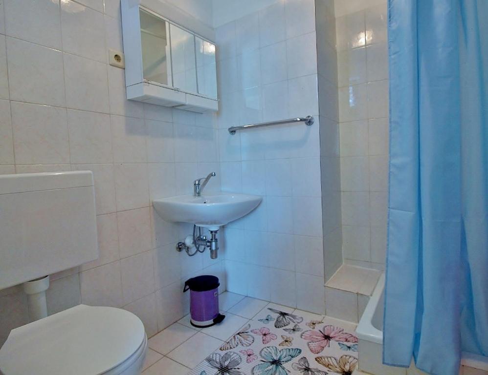 Koupelna v ubytování Apartments with parking spaces Kampor, Rab - 5000