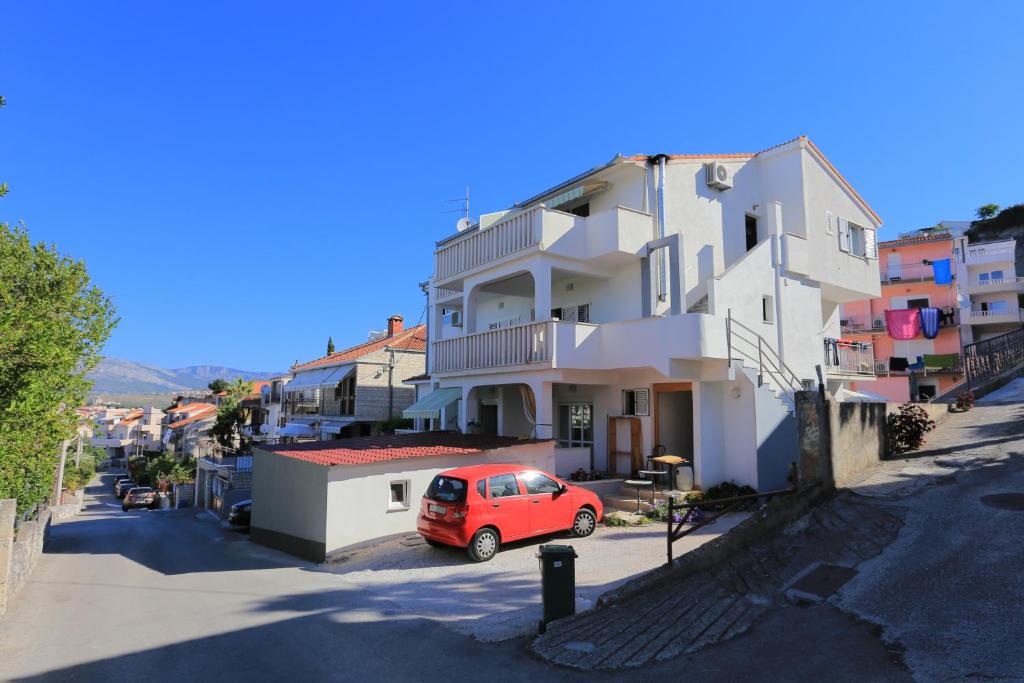 Fotografia z galérie ubytovania Family friendly apartments with a swimming pool Podstrana, Split - 4859 v destinácii Podstrana