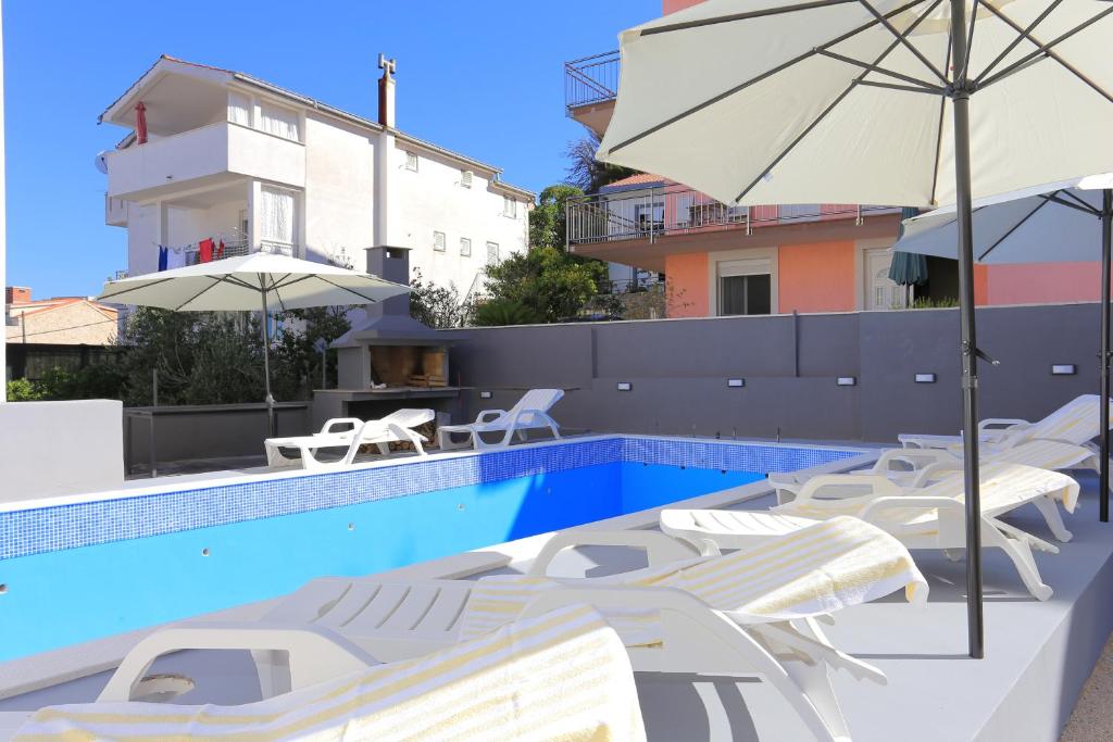 Family-friendly apartments with swimming pool Podstrana, Split - 4859