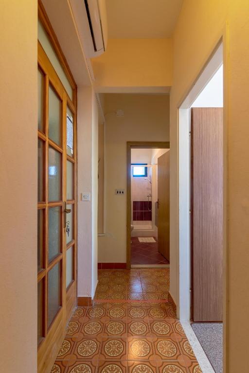 Postel nebo postele na pokoji v ubytování Apartments and rooms with parking space Jelsa, Hvar - 4028