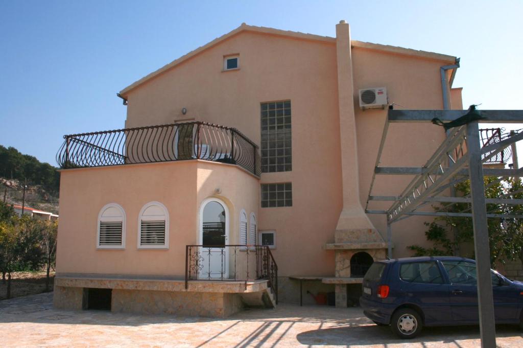 Budova, v ktorej sa apartmán nachádza