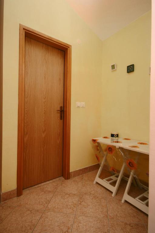 Fotografia z galérie ubytovania Apartments by the sea Duce, Omis - 4852 v destinácii Duće
