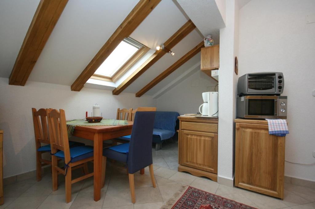 Kuchyňa alebo kuchynka v ubytovaní Rooms by the sea Slano, Dubrovnik - 5205