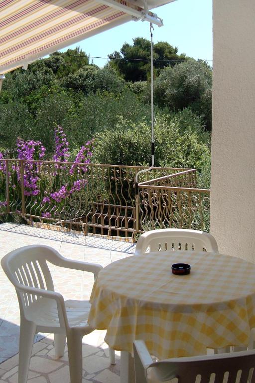 Balkón nebo terasa v ubytování Apartments by the sea Necujam, Solta - 5162