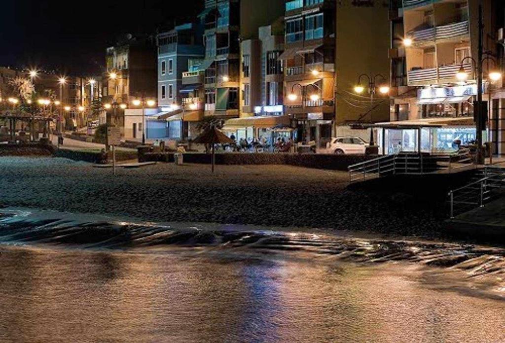 Fotografia z galérie ubytovania Primera línea con preciosas vistas al mar v destinácii Melenara