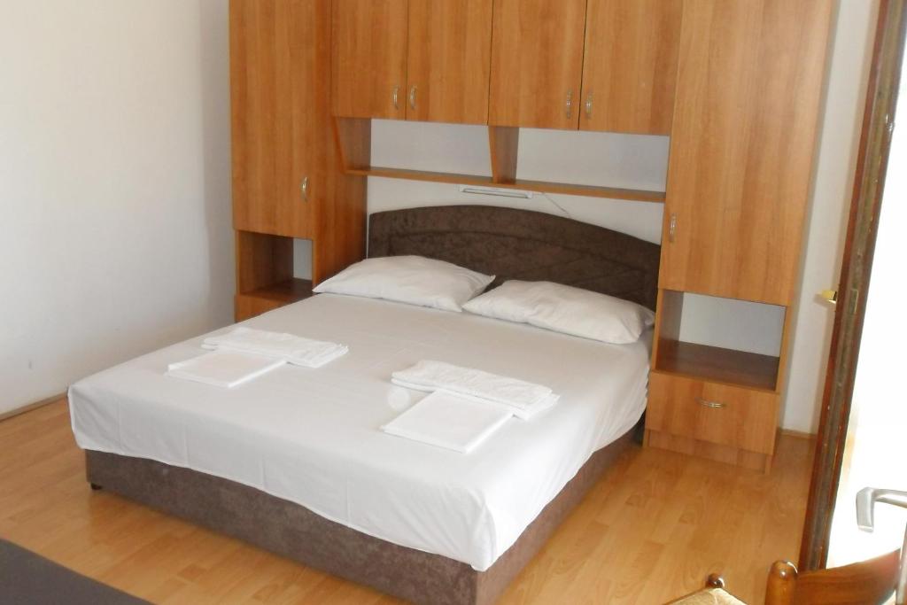 Apartments by the sea Suha Punta, Rab - 5050 - 两居室公寓，带露台和海景