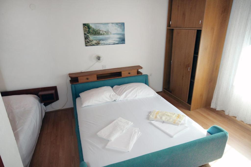 Apartments by the sea Suha Punta, Rab - 5050 - Apartamento De Dos Habitaciones Con Terraza