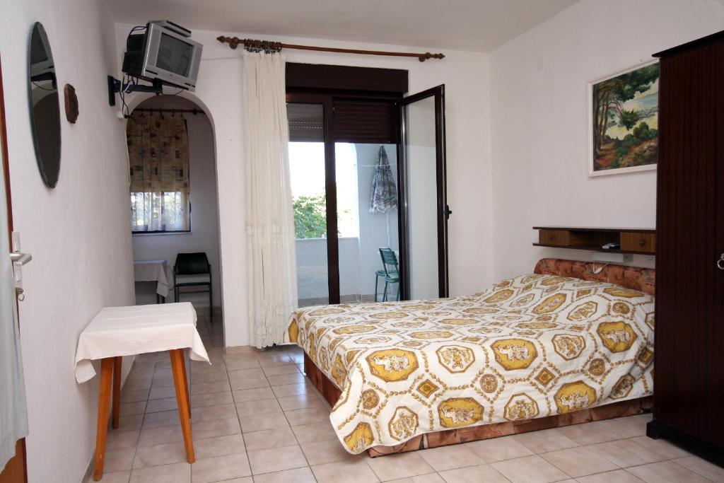 Apartments by the sea Suha Punta, Rab - 5050 - Estudio Con Terraza Y Vista Al Mar