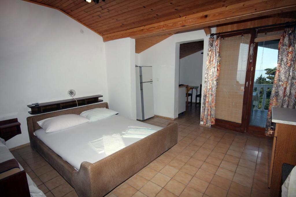 Apartments by the sea Suha Punta, Rab - 5050 - Estudio Con Terraza Y Vista Al Mar