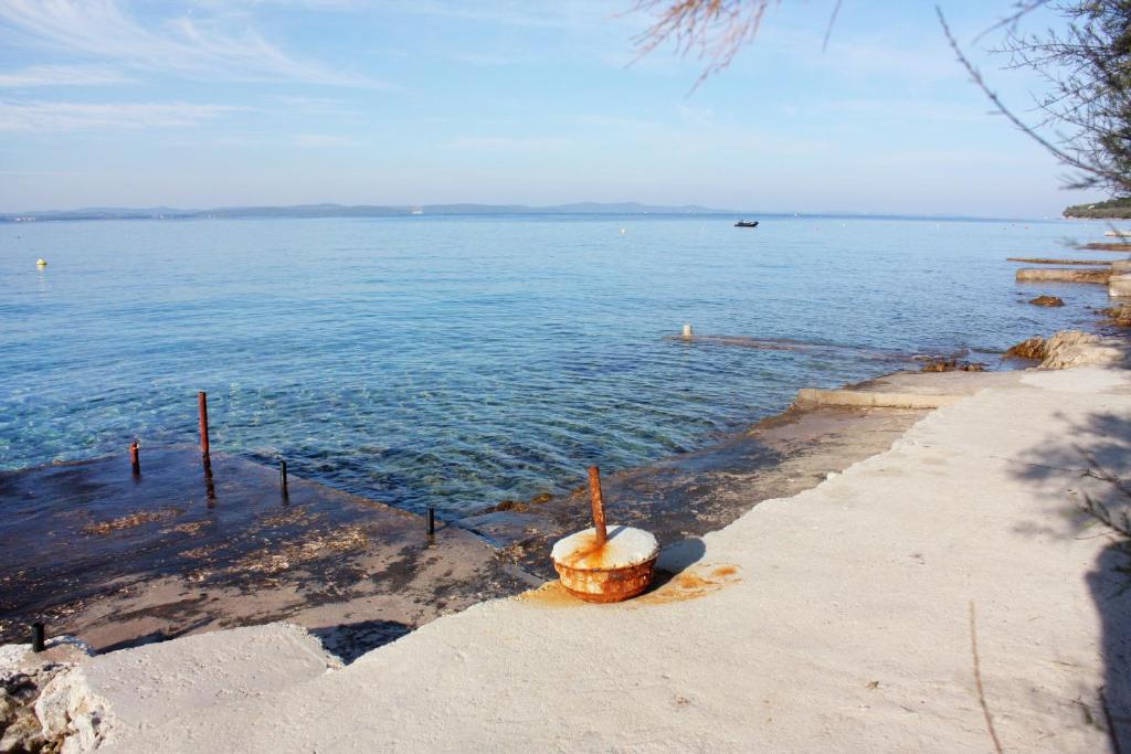 Zdjęcie z galerii obiektu Apartments by the sea Kozino, Zadar - 5734 w Petrčane