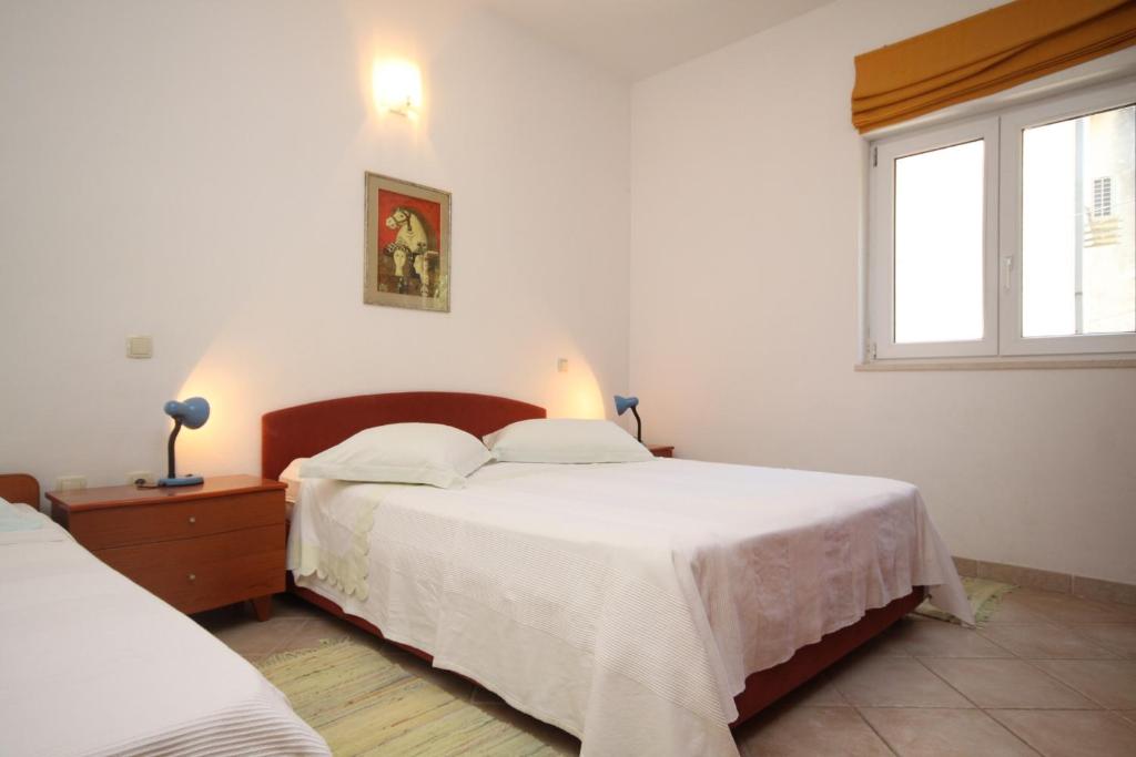 Posteľ alebo postele v izbe v ubytovaní Apartments by the sea Podgora, Makarska - 6725