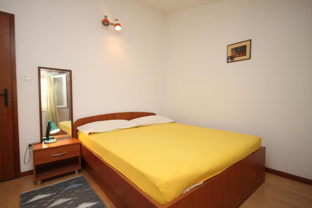 Posteľ alebo postele v izbe v ubytovaní Apartments with a parking space Makarska - 6691