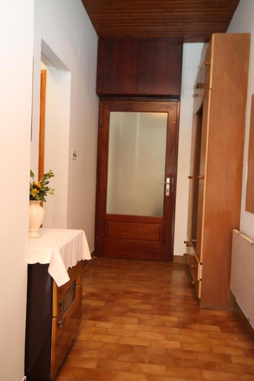 Fotografia z galérie ubytovania Apartments with a parking space Makarska - 6691 v destinácii Makarska