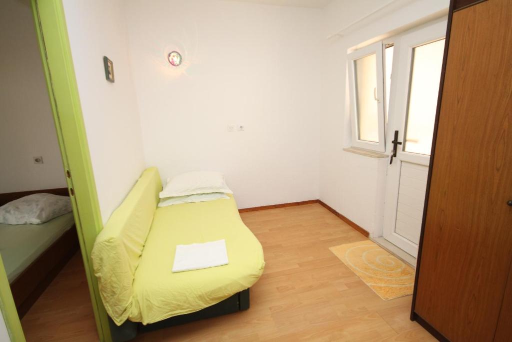 Posteľ alebo postele v izbe v ubytovaní Apartments with a parking space Makarska - 6691