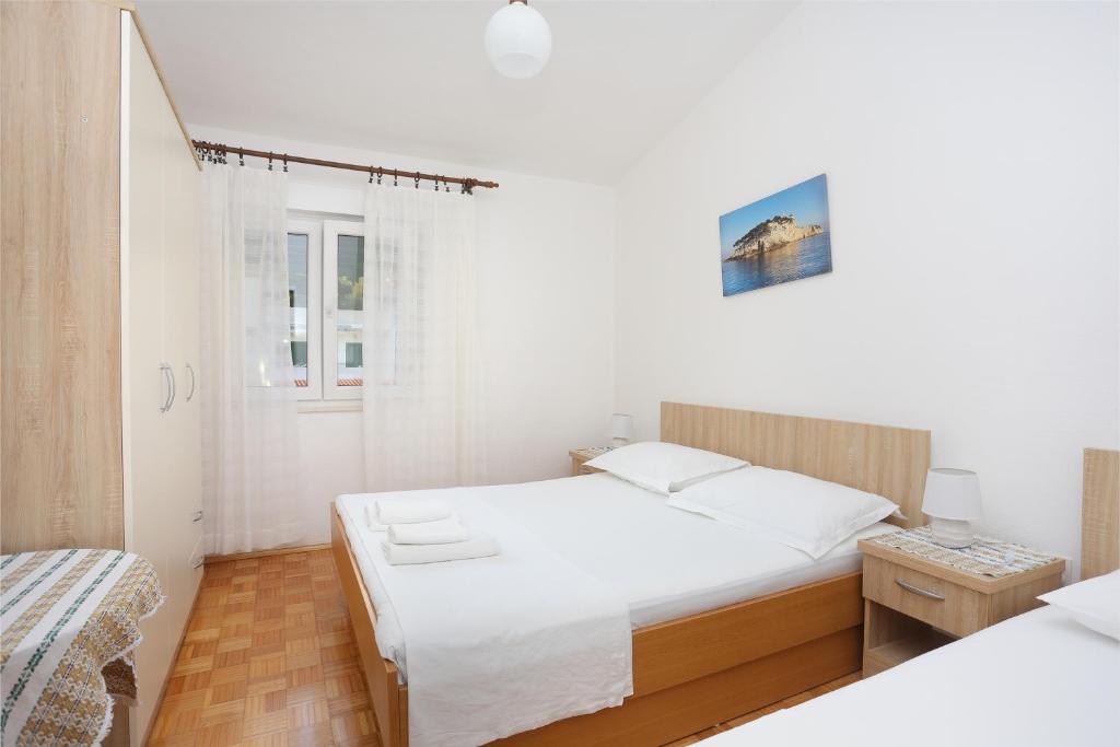 Posteľ alebo postele v izbe v ubytovaní Apartments by the sea Igrane, Makarska - 6653
