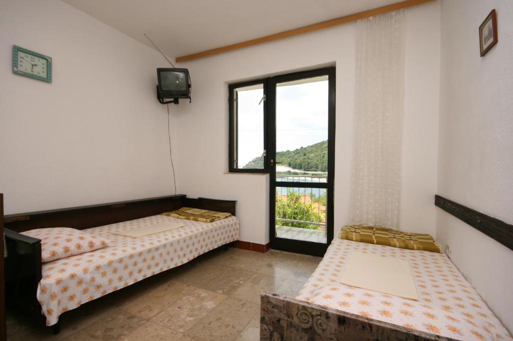 Postel nebo postele na pokoji v ubytování Apartments by the sea Podaca, Makarska - 6874