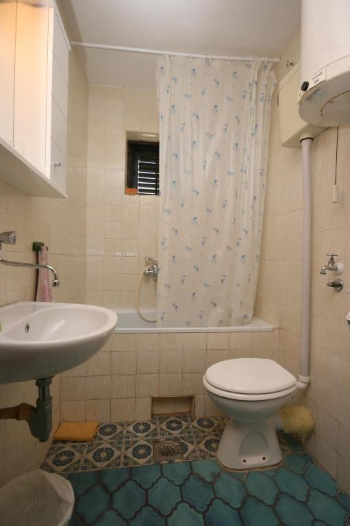 Koupelna v ubytování Apartments by the sea Podaca, Makarska - 6874