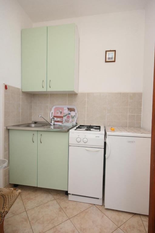Kuchyň nebo kuchyňský kout v ubytování Apartments by the sea Podaca, Makarska - 6874