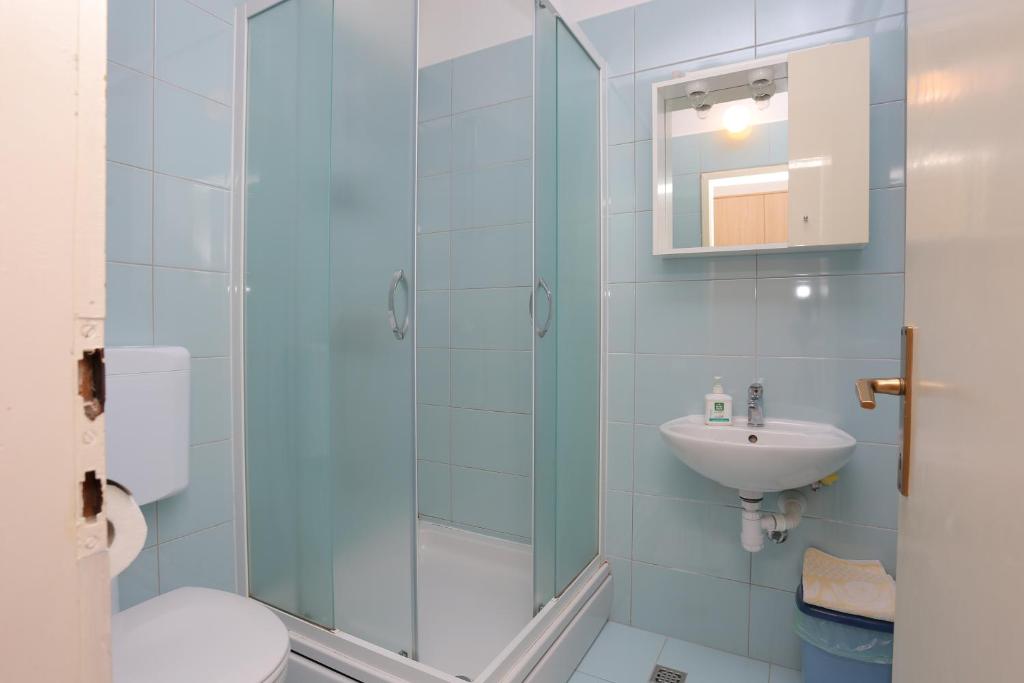 Kúpeľňa v ubytovaní Apartments by the sea Igrane, Makarska - 6653