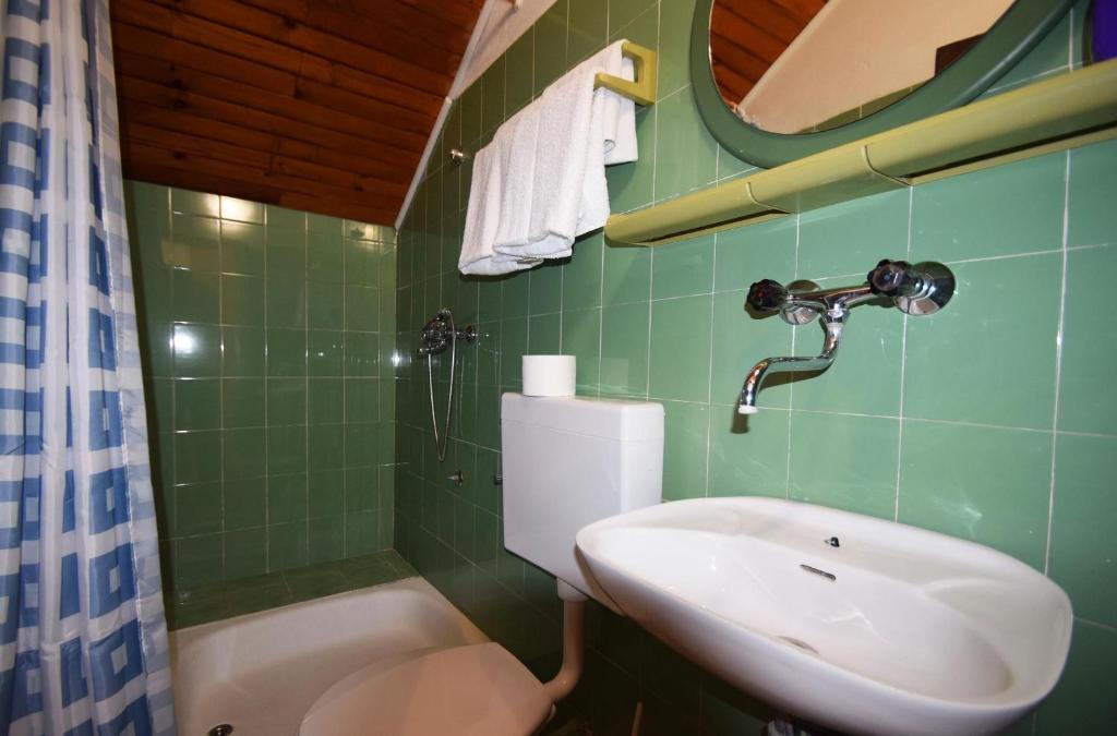 Kúpeľňa v ubytovaní Apartments by the sea Starigrad, Paklenica - 6624