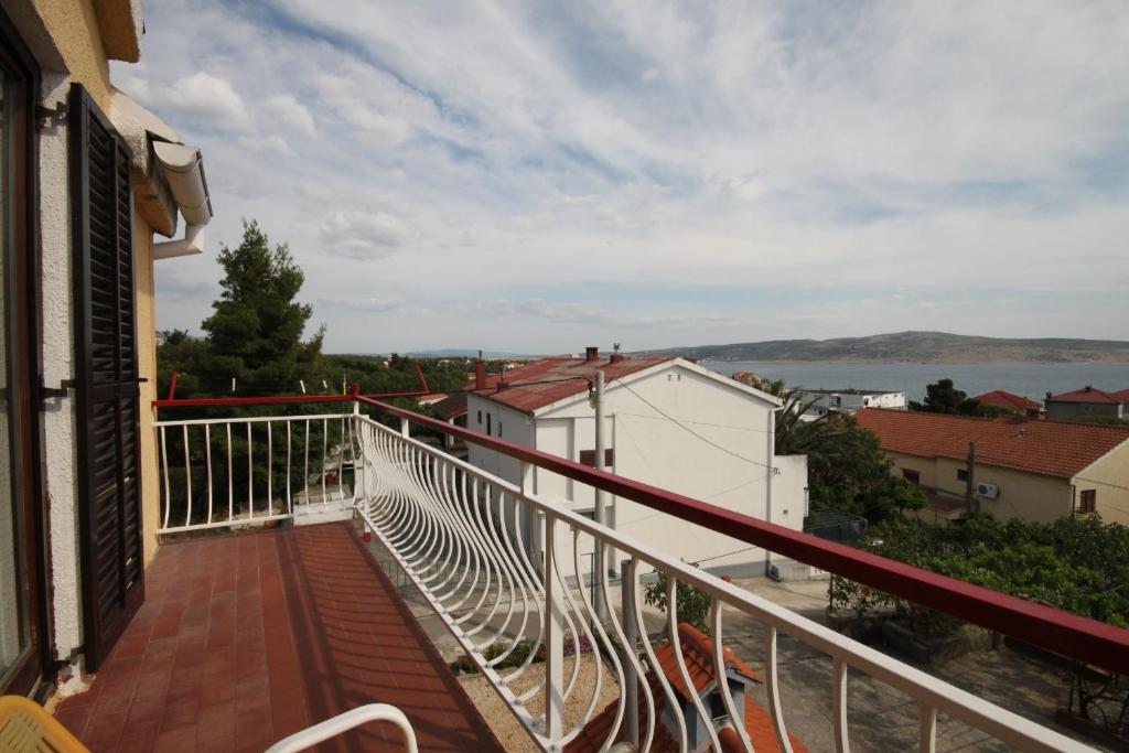 Balkón alebo terasa v ubytovaní Apartments and rooms with parking space Starigrad, Paklenica - 6594