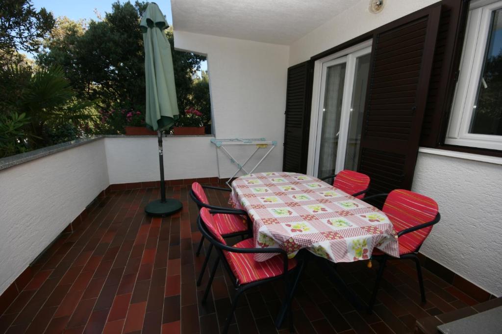 Balkon lub taras w obiekcie Apartments by the sea Mandre, Pag - 6515