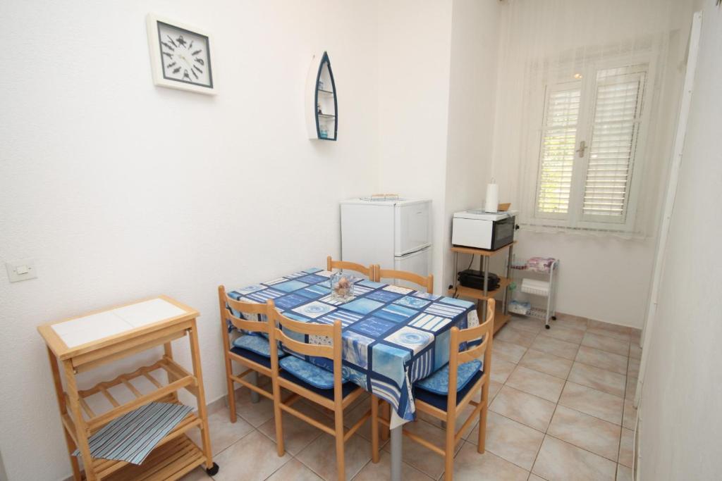 Fotografia z galérie ubytovania Apartments by the sea Podgora, Makarska - 6782 v Podgore