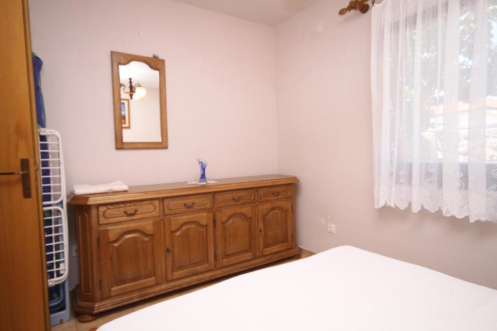 Apartments with a parking space Starigrad, Paklenica - 6566 - Appartement Met 2 Slaapkamers En Terras