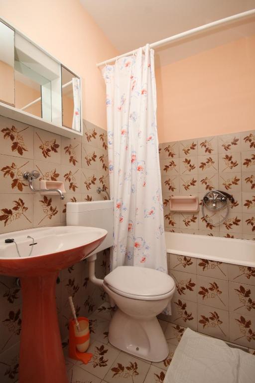 Koupelna v ubytování Apartments by the sea Stara Novalja, Pag - 6469