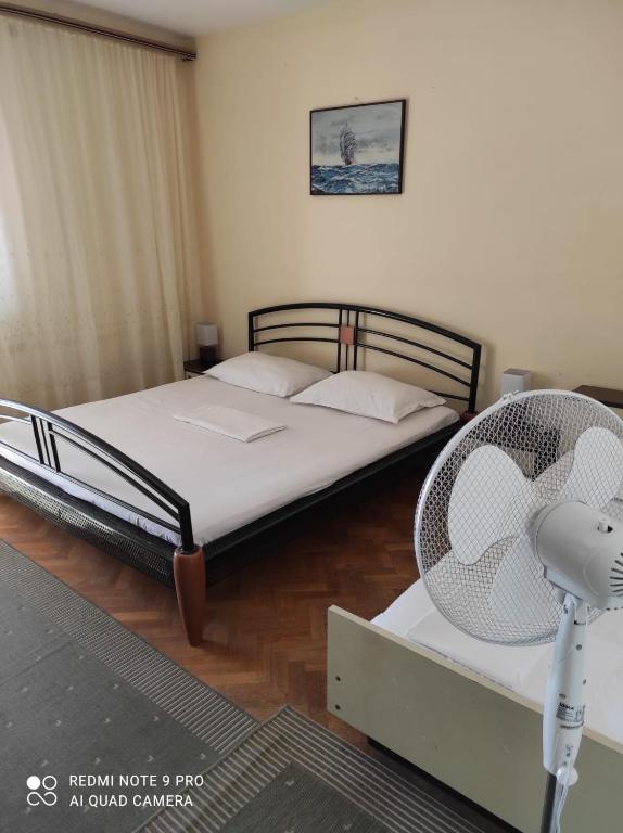 Postel nebo postele na pokoji v ubytování Apartments by the sea Podgora, Makarska - 6596