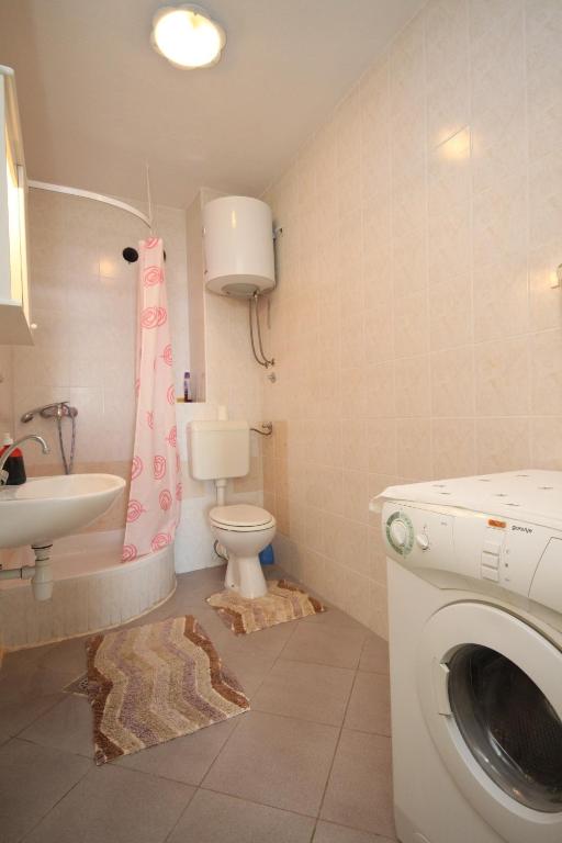 Koupelna v ubytování Apartments by the sea Podgora, Makarska - 6596