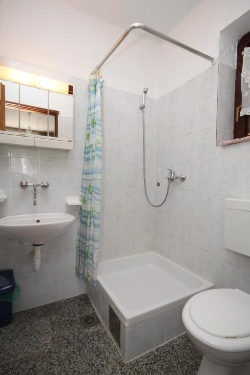Koupelna v ubytování Apartments and rooms by the sea Povljana, Pag - 6476