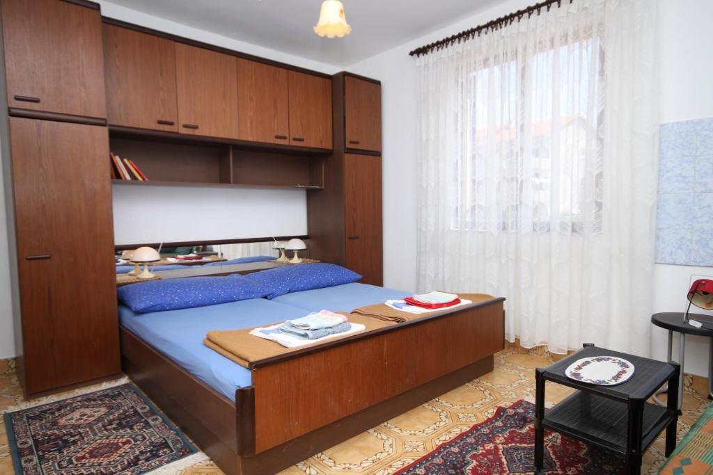 Postel nebo postele na pokoji v ubytování Apartments and rooms by the sea Povljana, Pag - 6476