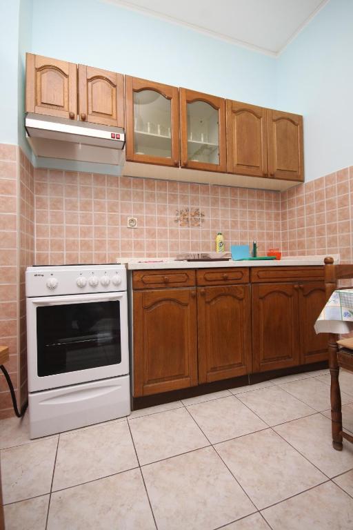 Kuchyň nebo kuchyňský kout v ubytování Apartments by the sea Metajna, Pag - 6497