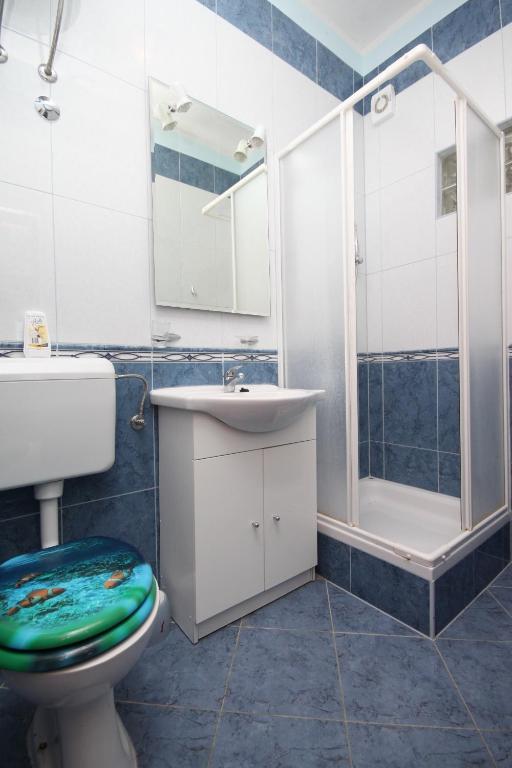 Koupelna v ubytování Apartments by the sea Metajna, Pag - 6497