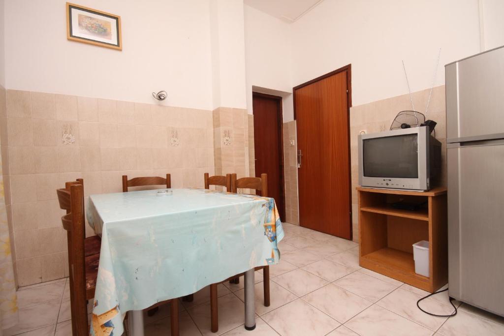 Kuchyň nebo kuchyňský kout v ubytování Apartments by the sea Metajna, Pag - 6497