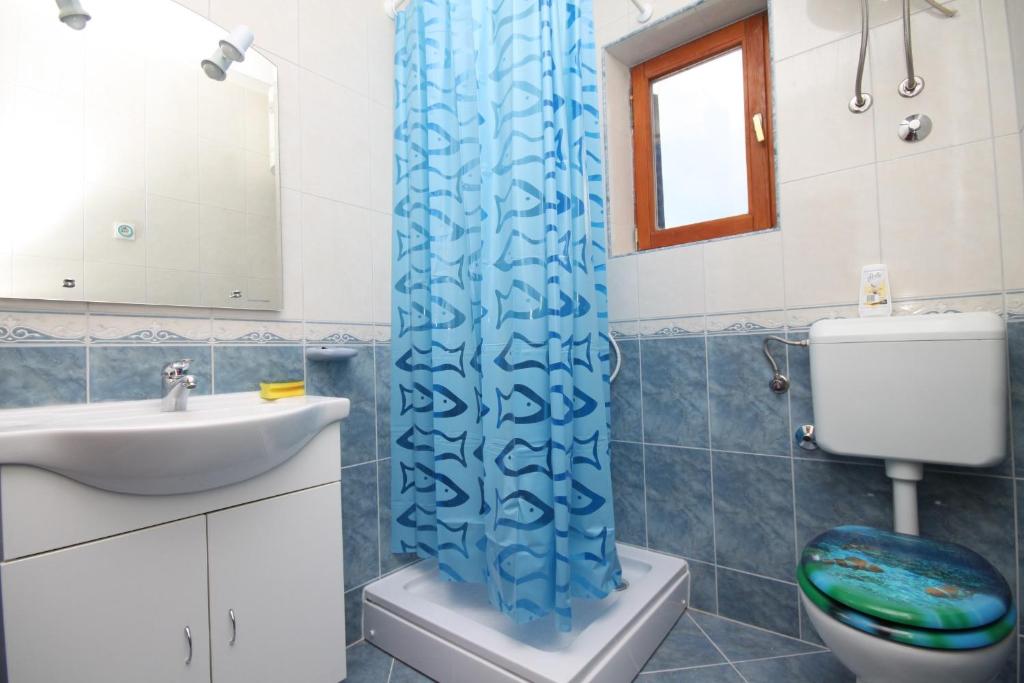Koupelna v ubytování Apartments by the sea Metajna, Pag - 6497
