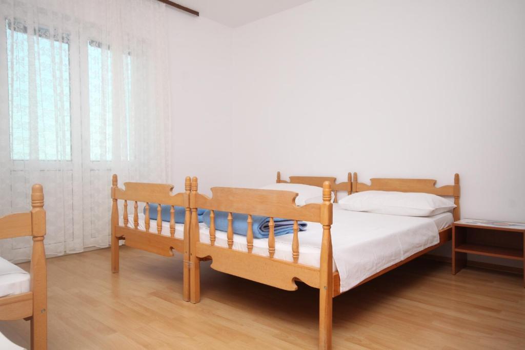 Fotografie z fotogalerie ubytování Apartments with a parking space Zubovici, Pag - 6520 v destinaci Zubovići