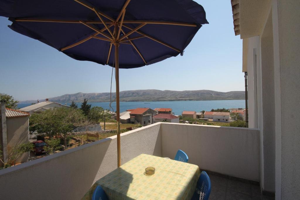 Fotografie z fotogalerie ubytování Apartments with a parking space Zubovici, Pag - 6520 v destinaci Zubovići