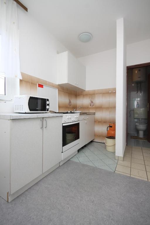 Fotografie z fotogalerie ubytování Apartments with a parking space Zubovici, Pag - 6520 v destinaci Zubovići