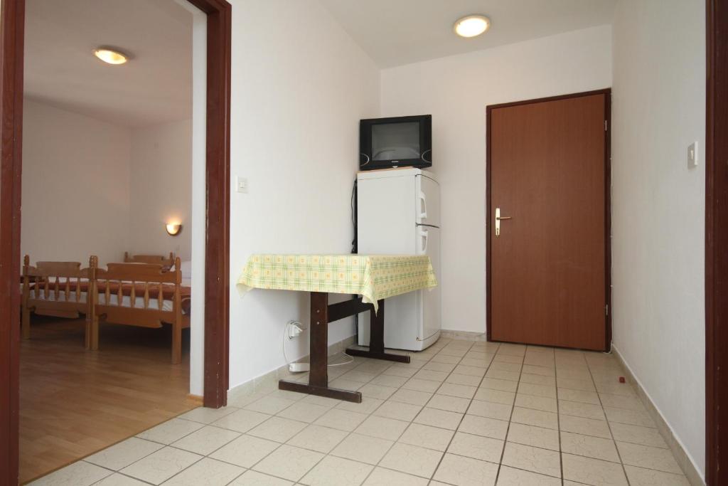 Fotografie z fotogalerie ubytování Apartments with a parking space Zubovici, Pag - 6520 v destinaci Zubovići