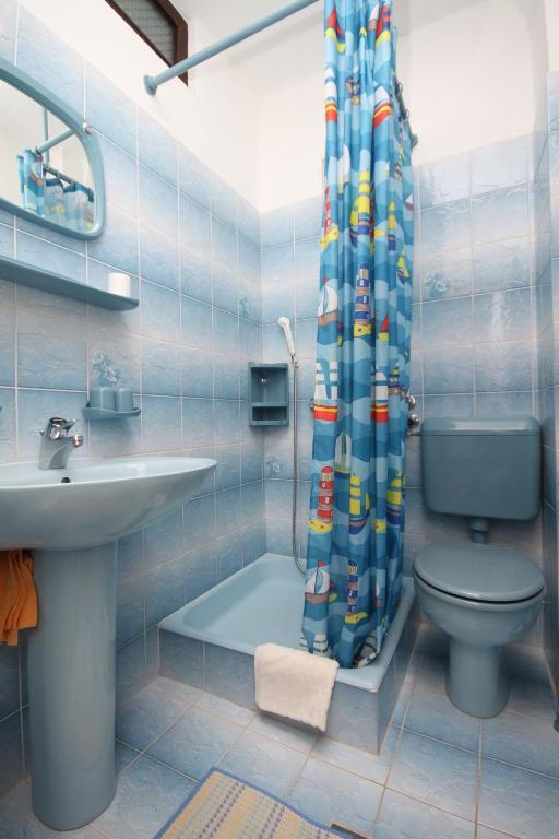 Kúpeľňa v ubytovaní Apartments and rooms by the sea Starigrad, Paklenica - 6591